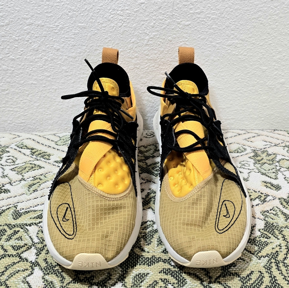 Nike Huarache Type Golden Sz 11